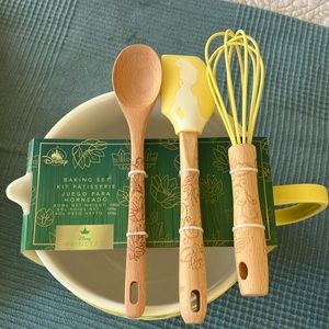 Disney Princess baking set NWT